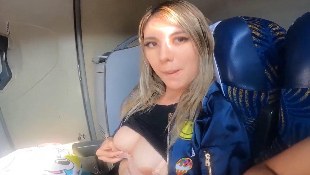 Bus mate, Chilean, Chilenaincognita, sees the companion's penis and feels like sucking it.