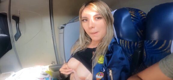 Bus mate, Chilean, Chilenaincognita, sees the companion's penis and feels like sucking it.